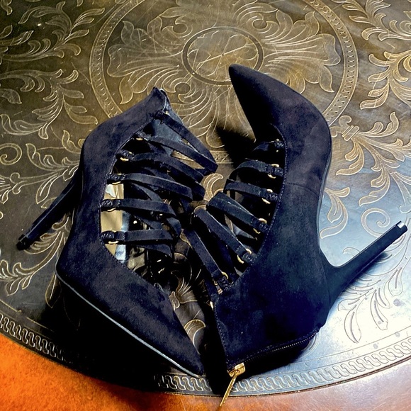 Guess Black Suede Cris Cross Strapped Pointed Heels size 9.5M - Picture 3 of 11